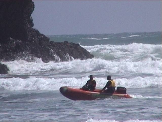 The sea and a boat at Piha